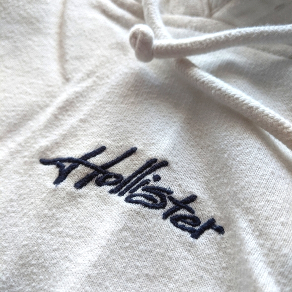 Hollister Stylish Cropped Hoodie - Picture 3 of 4